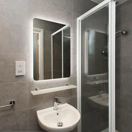 Destiny Student - Kavanagh Court Apartment *