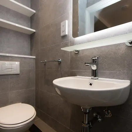Destiny Student - Kavanagh Court Apartment