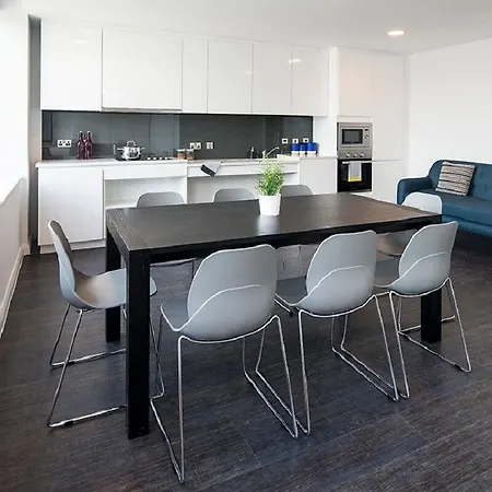 Destiny Student - Kavanagh Court Apartamento *